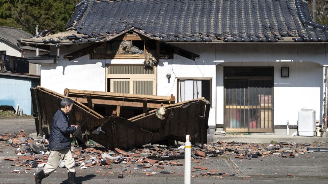 Japan earthquake: Quakes and Tsunamis Strike Japan West Coast