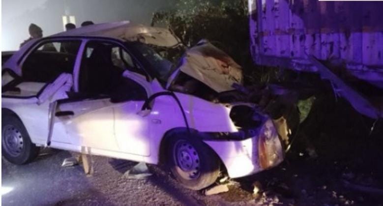 Accident: लखनऊ-कानपुर हाइवे, दुर्घटना में तीन लोगों को गंभीर चोटें