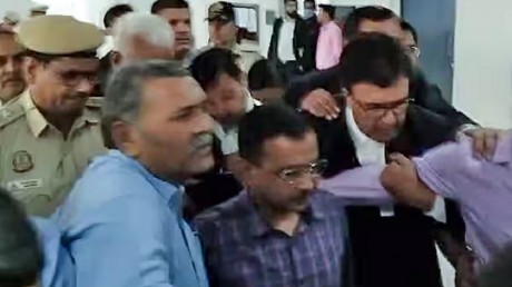 Arvind Kejriwal arrest: दिल्ली के मुख्यमंत्री पर ईडी के आरोपों का सामना